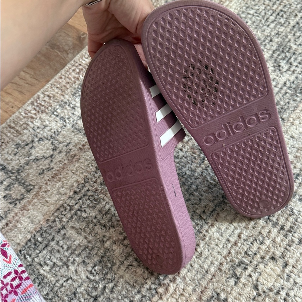 Women’s adidas slides - Picture 3 of 3